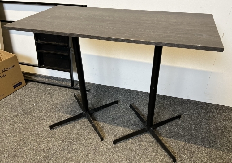 Barbord i mørk trefarget laminat /