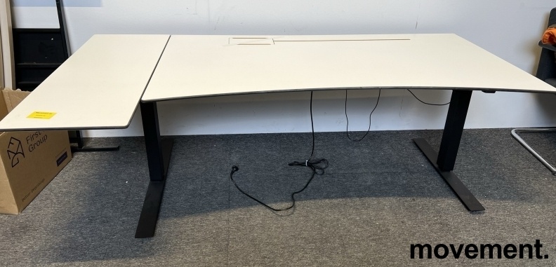 Solgt!Hjørneskrivebord med elektrisk - 1 / 4