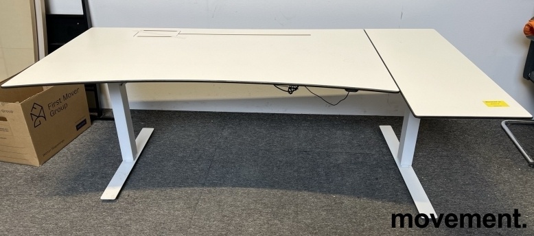 Solgt!Hjørneskrivebord med elektrisk - 1 / 2