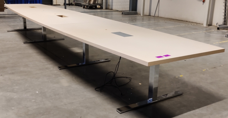 Møtebord 674x140cm i beige / eik