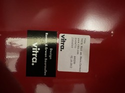 Loungebord i rødlakkert metall fra Vitra, Metal Side Table - str LARGE, R & E Bouroullec, brukt med noe slitasje