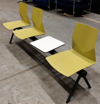 Solid sittebenk fra FourDesign for venterom med 3 seter og bord i grønn/grønn/bord/grønn, ben i mørkt grått metall, bredde: 210cm, pent brukt