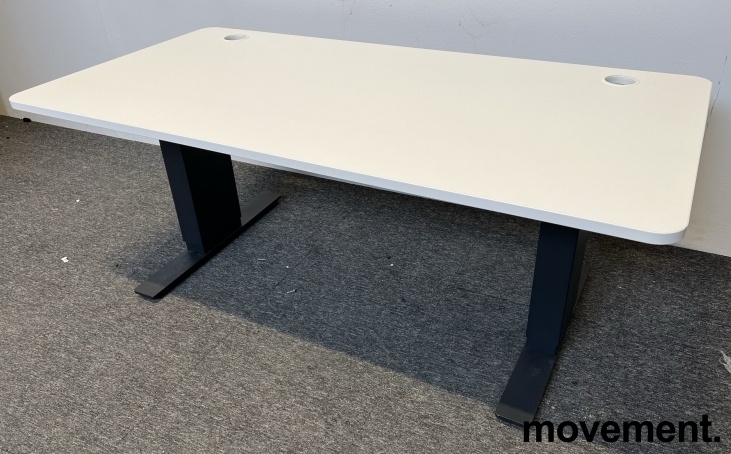 Solgt!Skrivebord med elektrisk hevsenk i - 1 / 3