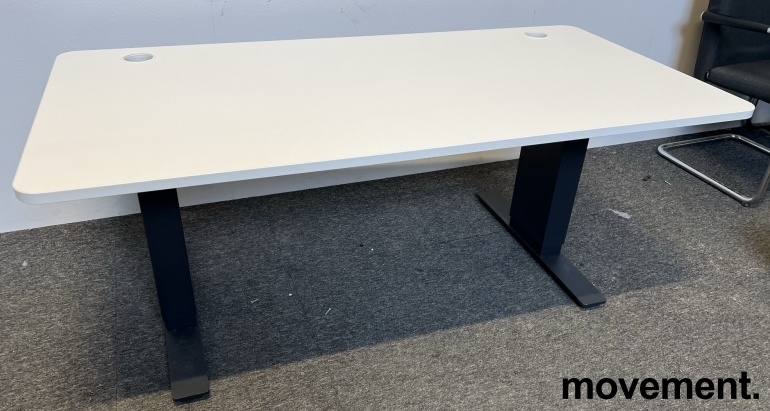 Solgt!Skrivebord med elektrisk hevsenk i - 2 / 3