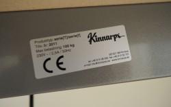 Kinnarps T-serie elektrisk hevsenk skrivebord 180x90cm i bjerk, mavebue, pent brukt