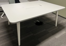 Lekkert møtebord i lys grå fra Sedus, modell Mastermind, 160x120cm, passer 4-6 personer, pent brukt