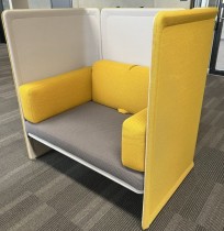 1-seter alkovesofa fra Coalesse, modell Lagunitas i gult / grått, bredde 125cm, pent brukt