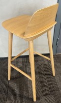 Muuto Nerd Counter barstol i eik, sittehøyde 76cm, pent brukt