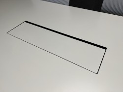 Lekkert møtebord i lys grå fra Sedus, modell Mastermind, 180x90cm, passer 6 personer, pent brukt