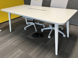 Lekkert møtebord i lys grå fra Sedus, modell Mastermind, 180x90cm, passer 6 personer, pent brukt