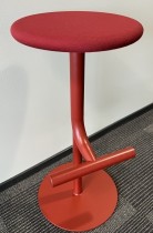 Magis Tibu barkrakk / barstol i rødt, sittehøyde 60-75cm, design: Andersen & Voll, pent brukt