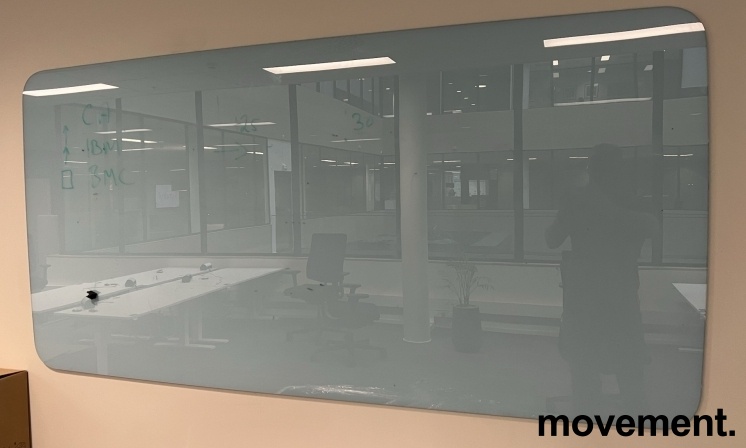 Solgt!Whiteboard i blått glass fra