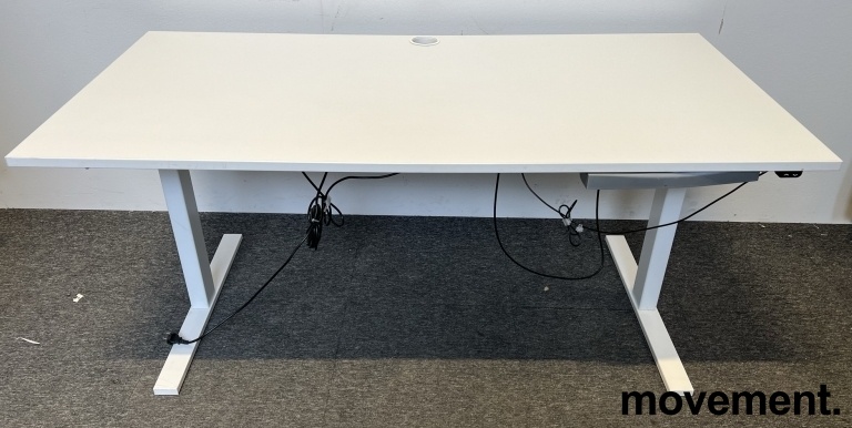 Solgt!Skrivebord med elektrisk hevsenk i - 1 / 3