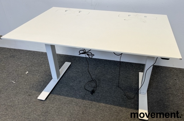 Solgt!Skrivebord med elektrisk hevsenk i - 1 / 4