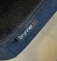 Konferansestol i sort  / mesh rygg / krom ramme fra Brunner, modell Too 2.0, pent brukt