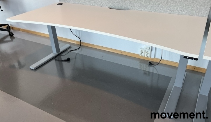 Solgt!Skrivebord med elektrisk hevsenk i - 2 / 3