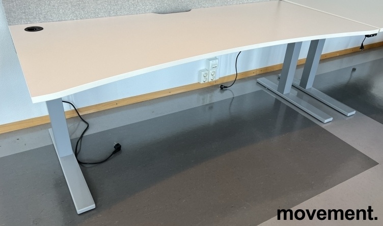 Solgt!Skrivebord med elektrisk hevsenk i - 1 / 3