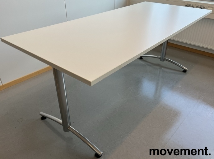 Solgt!Kompakt møtebord / konferansebord i - 1 / 2