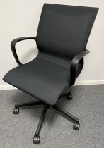 Lekker konferansestol på hjul fra Sitland, modell Soul Air i sort, med armlener, pent brukt
