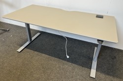 Skrivebord med elektrisk hevsenk i lys grå linoleum / grått fra Dencon, 160x80cm, pent brukt