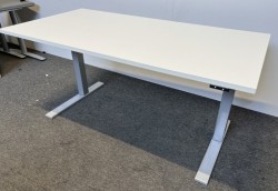 Skrivebord med elektrisk hevsenk i hvitt / grått fra Svenheim, 160x80cm, pent brukt