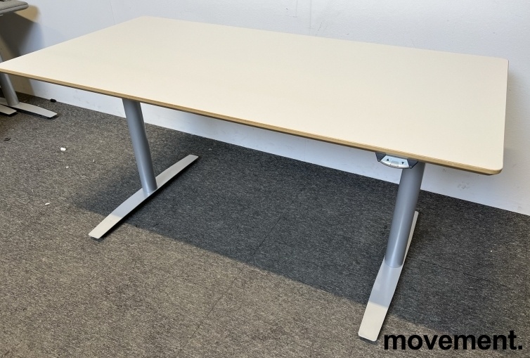 Solgt!Skrivebord med elektrisk hevsenk i - 1 / 3