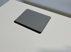 Skrivebord med elektrisk hevsenk i hvitt / grått fra Duba B8, 160x80cm, pent brukt