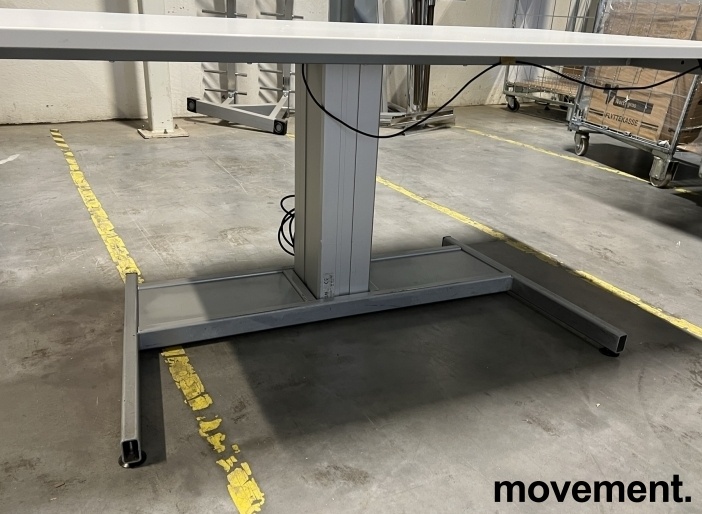 Solgt!Skrivebord med ettpunkts elektrisk - 2 / 3