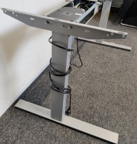 Understell for skrivebord med elektrisk hevsenk, teleskop, passer plater 120cm og større, pent brukt
