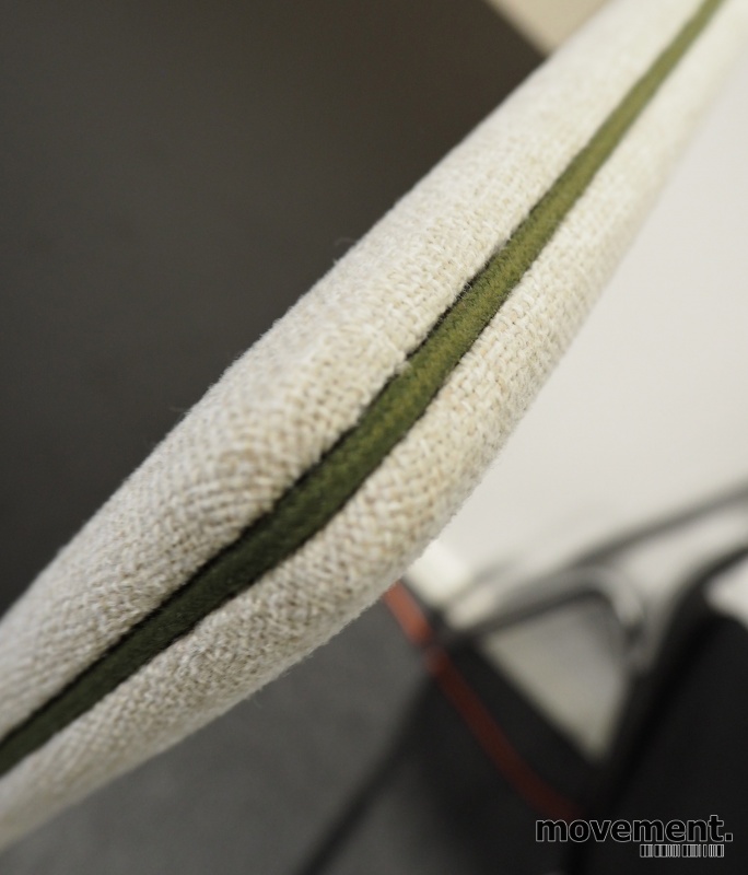 Solgt!Bordskillevegg i beige melert stoff - 3 / 3