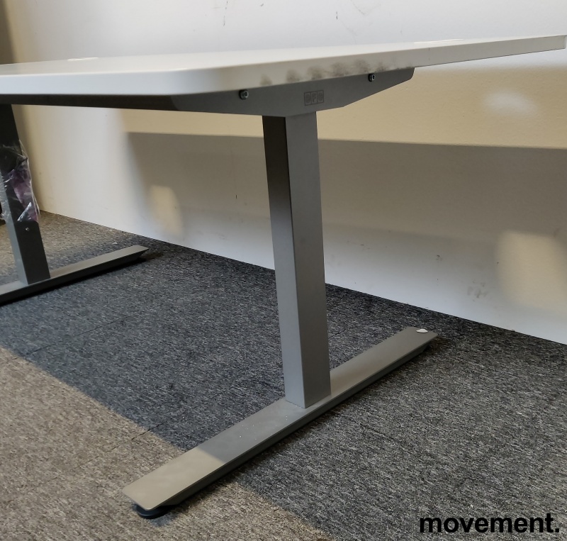 Solgt!Skrivebord fra EFG med hvit plate - 3 / 3