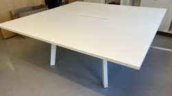 Stort, rektangulært møtebord fra Svenheim i hvitt, 180x180cm, passer inntil 12 personer, pent brukt
