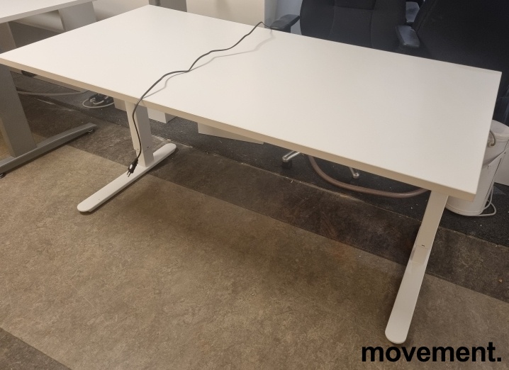 Solgt!Elektrisk hevsenk skrivebord - 1 / 4