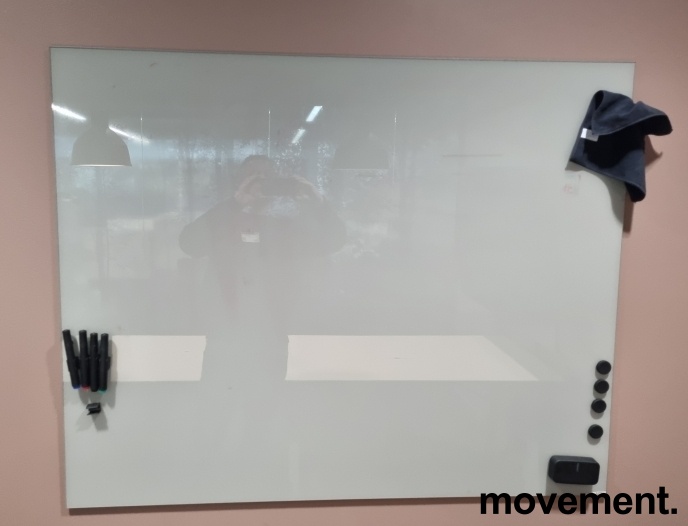 Solgt!Whiteboard i gråtonet glass fra