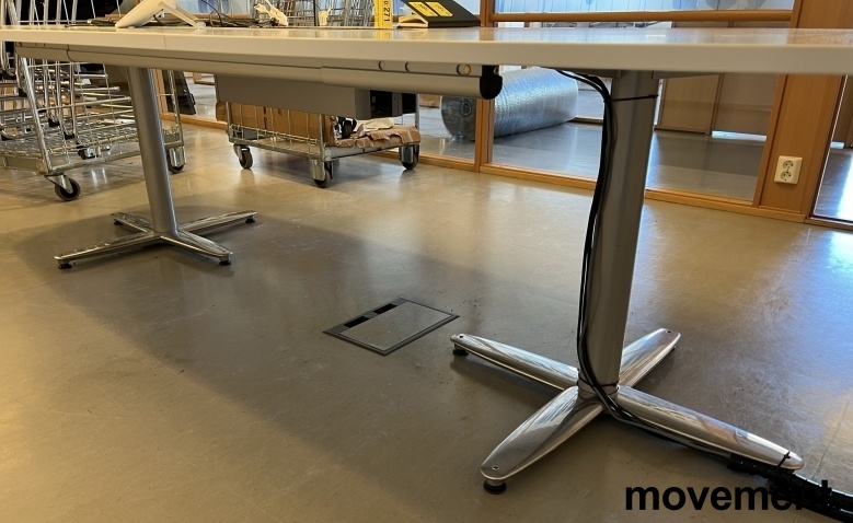 Solgt!Kinnarps T-serie møtebord i hvitt / - 2 / 3