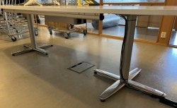 Kinnarps T-serie møtebord i hvitt / polert aluminium, 280x120cm, passer 8-10 personer, pent brukt