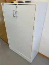 Svenheim Titan skap i hvitt, 3permhøyder, bredde 80cm, høyde 128cm, pent brukt
