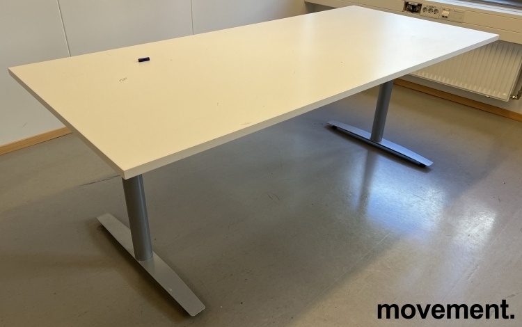 Møtebord / konferansebord i hvitt / - 1 / 2