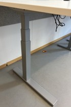 Skrivebord med elektrisk hevsenk i hvitt / grått fra Svenheim, 160x80cm, pent brukt