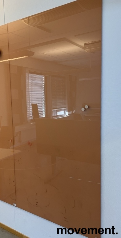 Solgt!Whiteboard i ferskenfarget glass - 1 / 2