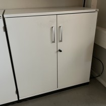 Kinnarps E-serie ringpermreol med dører, hvit, 2permhøyder, 85cm høyde, pent brukt