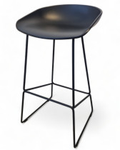 Barkrakk / barstol fra HAY, About a stool, sete / understell i sort, sittehøyde 77cm, pent brukt