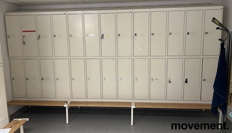 Solgt!Garderobeskap i stål, lys grå fra - 1 / 2