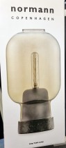 Bordlampe i grønn stein / gult glass fra Normann Copenhagen, Amp Lamp Table, ny i eske