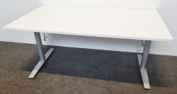 Skrivebord med elektrisk hevsenk i hvitt / grått fra Svenheim, 160x80cm, pent brukt