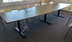 Møtebord / konferansebord i mørkt grått / sort fra Narbutas, 360x120cm, passer 12-14 personer, pent brukt