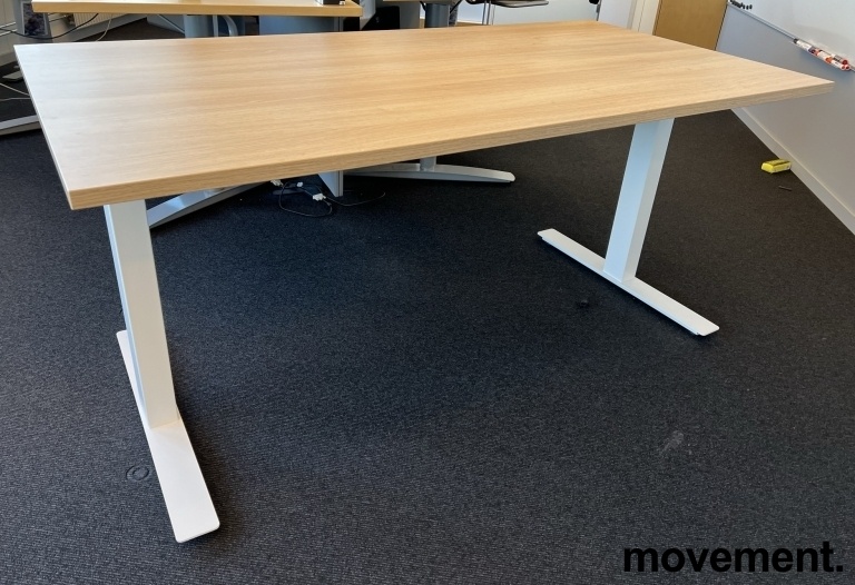 Solgt!Skrivebord i eik laminat / hvitt - 1 / 3