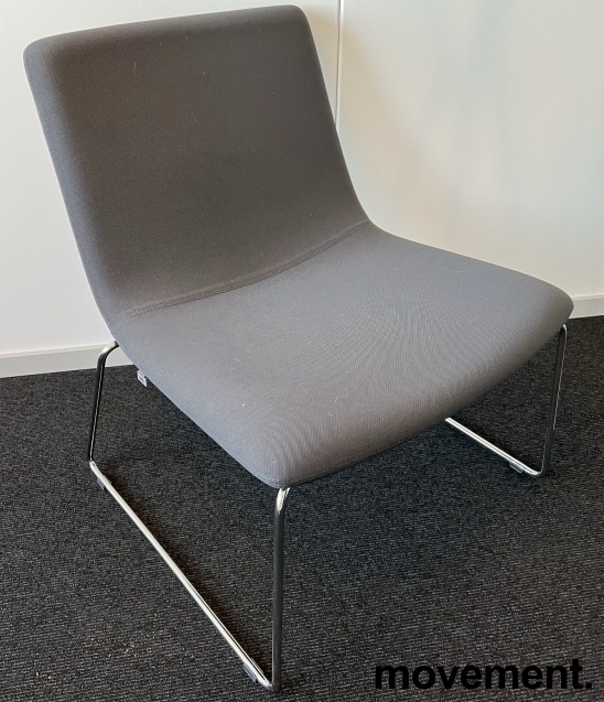 Solgt!Loungestol i mørkt grått stoff / - 1 / 3