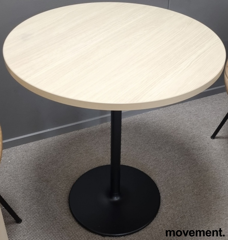 Solgt!Lekkert, rundt loungebord i ask - 1 / 2