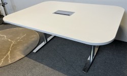 Møtebord i hvitt / krom fra Svenheim, 160x120cm, passer 4-6 personer, pent brukt